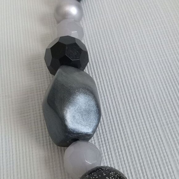 Black & Silvery Gray Multiple Shapes Chunky Beads Single Strand Fashion Necklace - Picture 5 of 10
